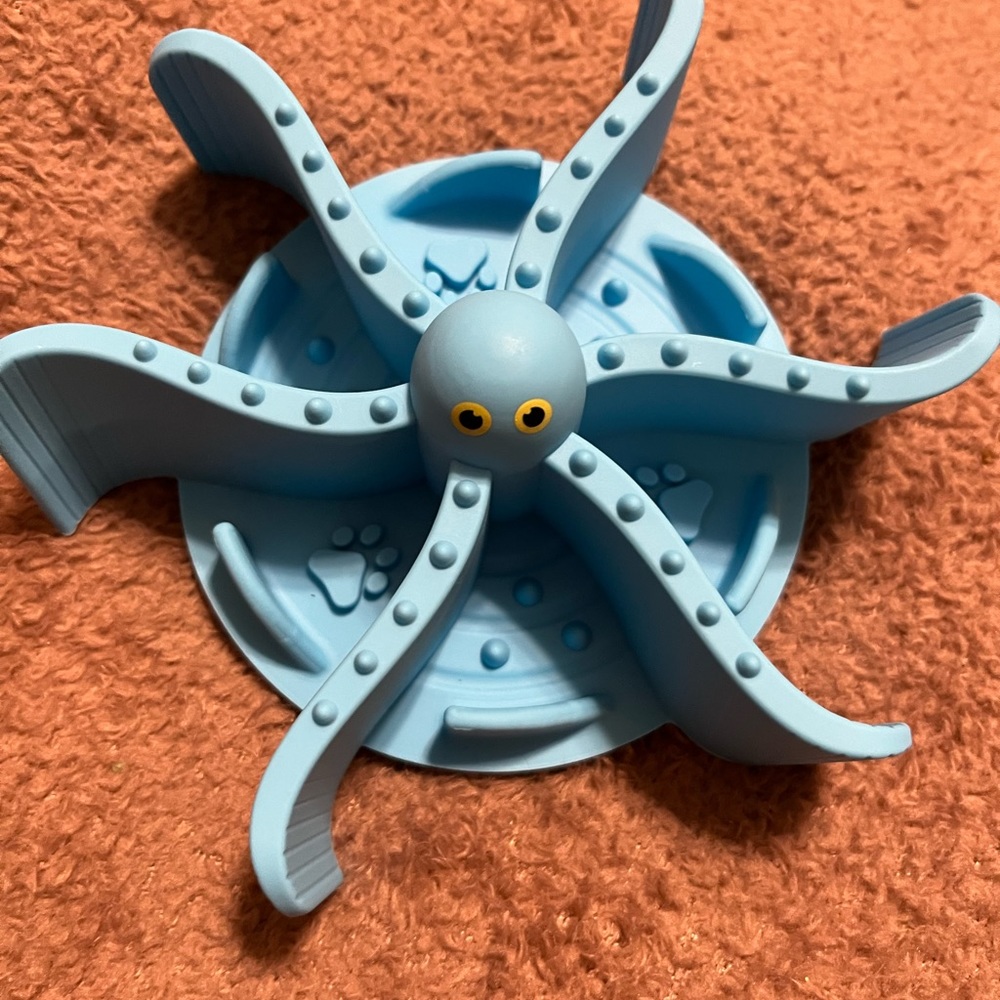 NWOT Pet Food Slow Feeder - Octopus
